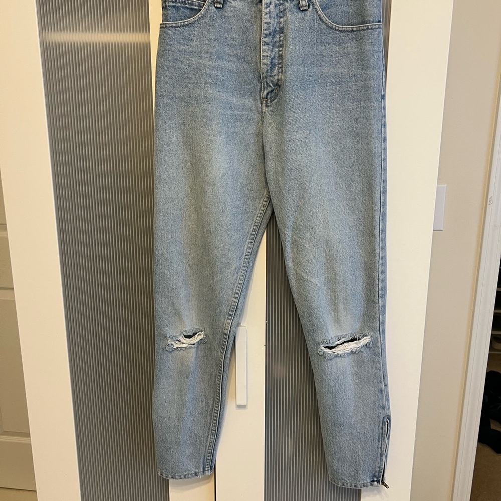 Guess Vintage Women’s Distressed Light Blue Jeans with zippered ankle